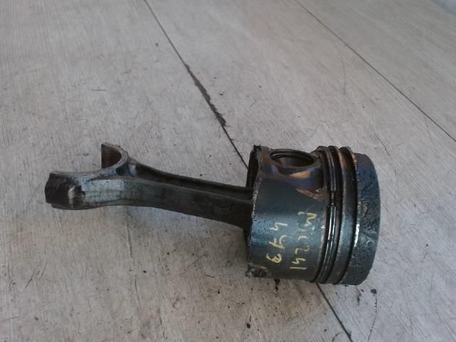 bontott VW PASSAT B6 Dugattyú