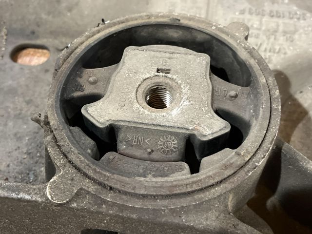 bontott VW PASSAT B6 Első Bölcső