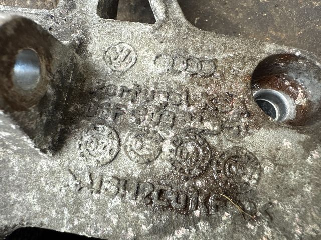 bontott VW PASSAT B6 Generátor Tartó Bak