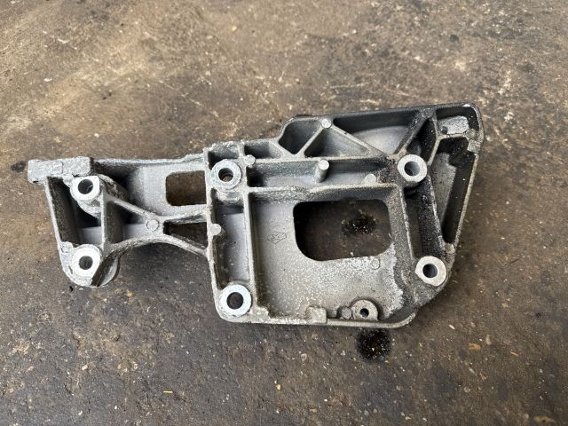 bontott VW PASSAT B6 Generátor Tartó Bak