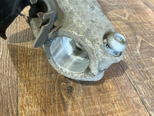 bontott VW PASSAT B6 Jobb első Csonkállvány Kerékaggyal