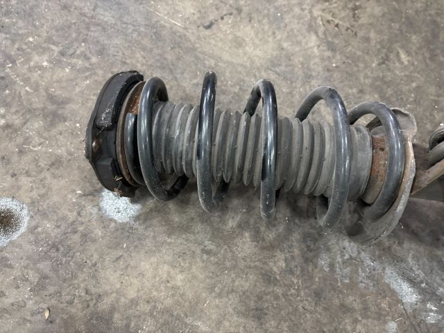 bontott VW PASSAT B6 Jobb első Gólyaláb (Lengécsillapító, Rugó)