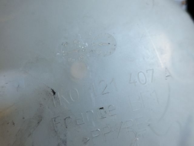 bontott VW PASSAT B6 Kiegyenlítő Tartály