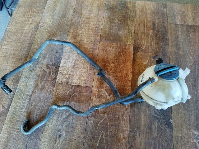 bontott VW PASSAT B6 Kiegyenlítő Tartály