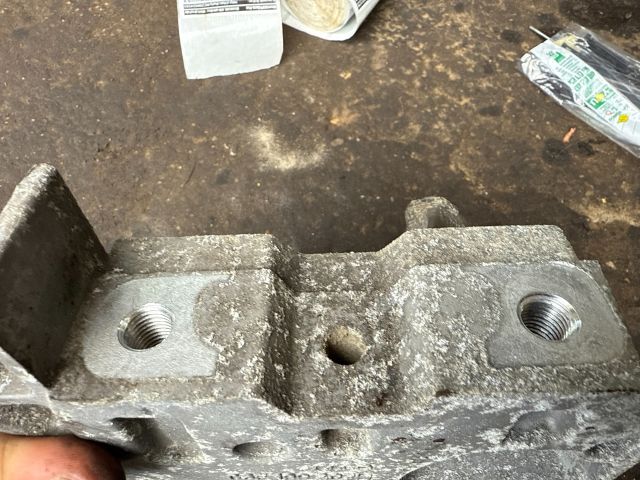 bontott VW PASSAT B6 Motor Tartó Bak (Fém)