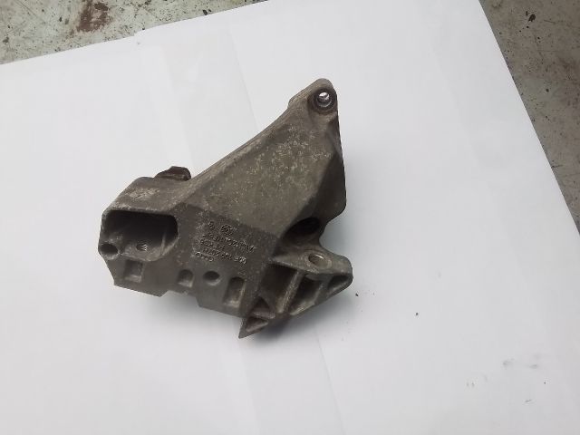 bontott VW PASSAT B6 Motor Tartó Bak (Fém)