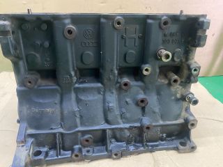 bontott VW PASSAT B6 Motorblokk (Fűzött)