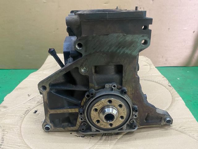 bontott VW PASSAT B6 Motorblokk (Fűzött)