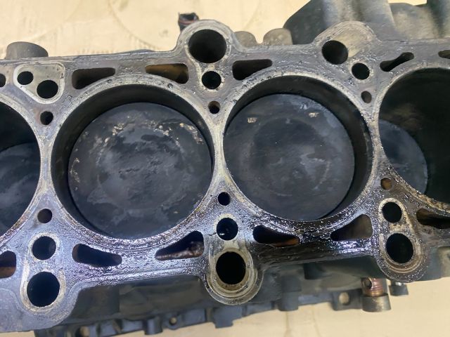 bontott VW PASSAT B6 Motorblokk (Fűzött)