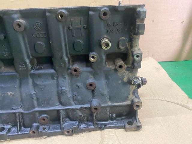 bontott VW PASSAT B6 Motorblokk (Fűzött)