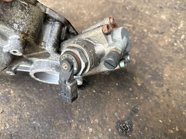 bontott VW PASSAT B6 Nagynyomású Szivattyú