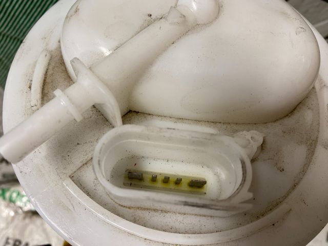 bontott VW PASSAT B6 Üzemanyag Szivattyú