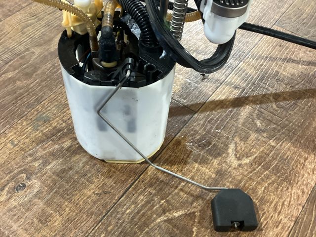 bontott VW PASSAT B6 Üzemanyag Szivattyú