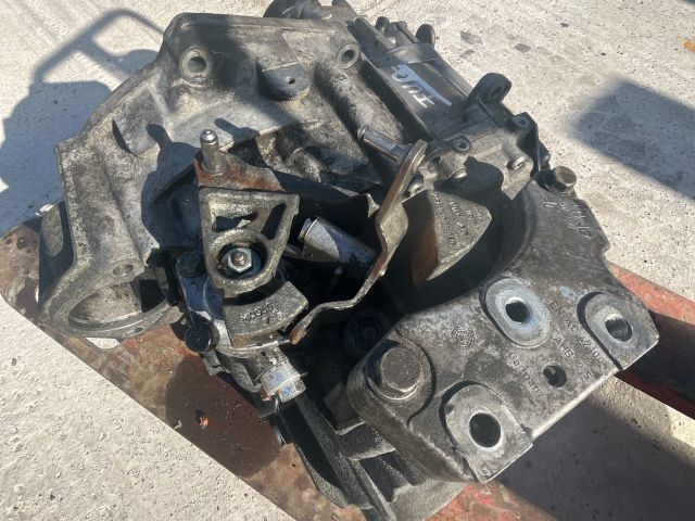 bontott VW PASSAT B6 Váltó (Mechanikus)