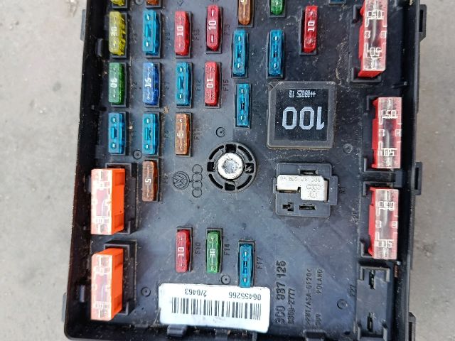 bontott VW PASSAT B6 Biztosítéktábla Motortér