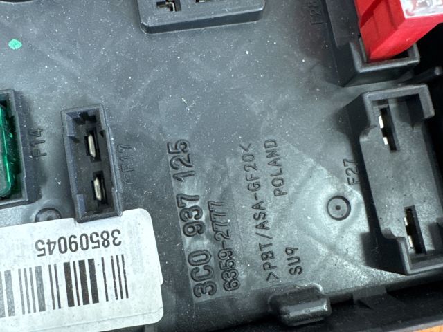 bontott VW PASSAT B6 Biztosítéktábla Motortér