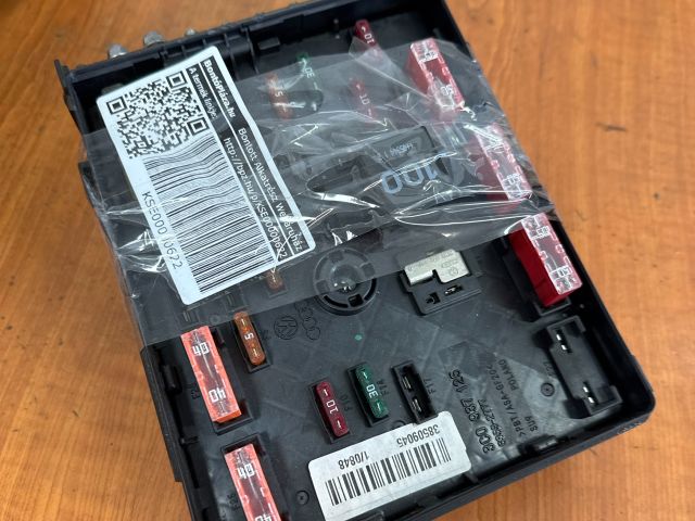 bontott VW PASSAT B6 Biztosítéktábla Motortér