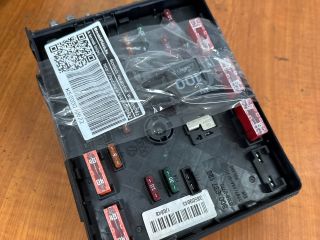 bontott VW PASSAT B6 Biztosítéktábla Motortér