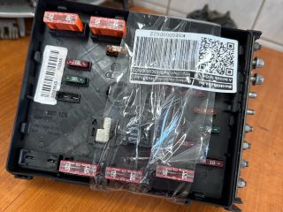 bontott VW PASSAT B6 Biztosítéktábla Motortér