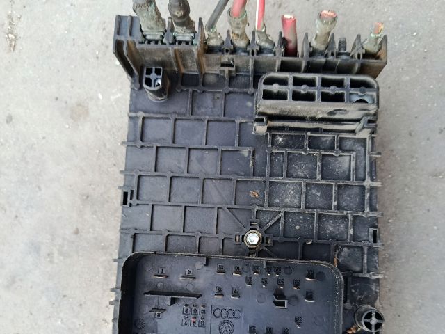 bontott VW PASSAT B6 Biztosítéktábla Motortér