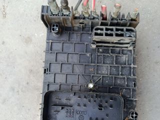 bontott VW PASSAT B6 Biztosítéktábla Motortér