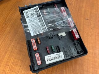 bontott VW PASSAT B6 Biztosítéktábla Motortér