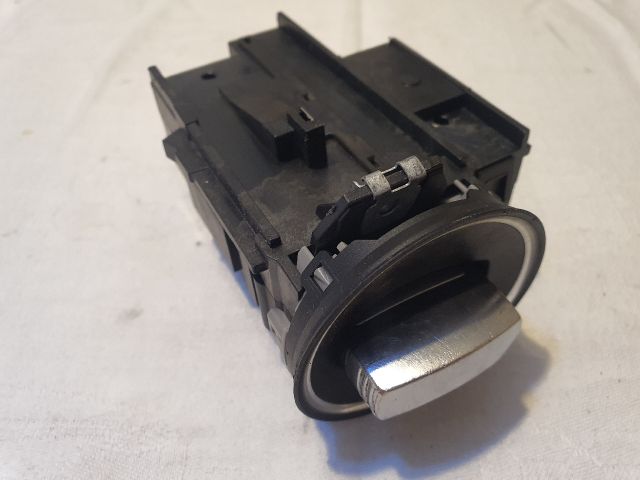 bontott VW PASSAT B6 Gyújtáskapcsoló Házzal