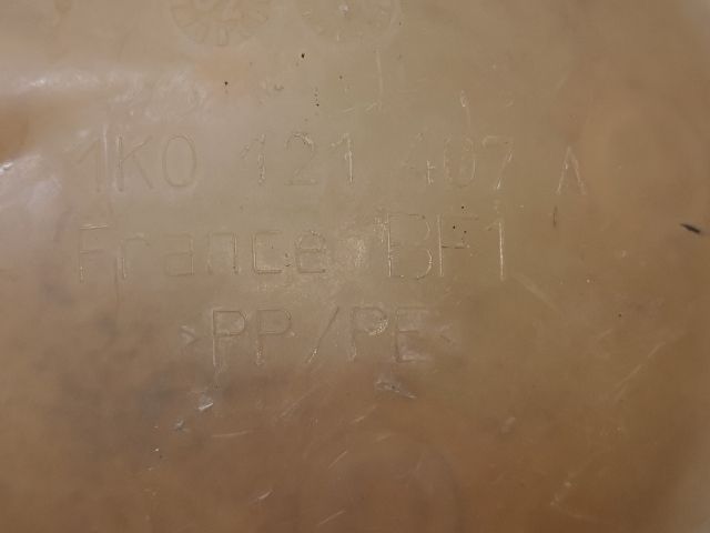 bontott VW PASSAT B6 Kiegyenlítő Tartály