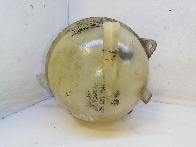 bontott VW PASSAT B6 Kiegyenlítő Tartály