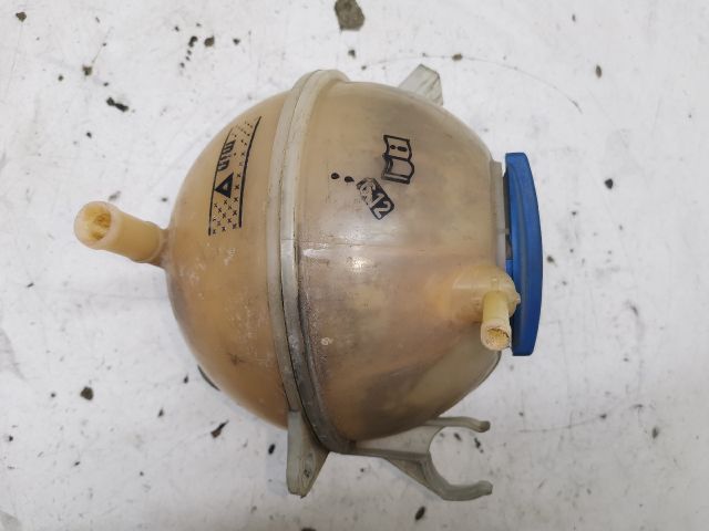 bontott VW PASSAT B6 Kiegyenlítő Tartály