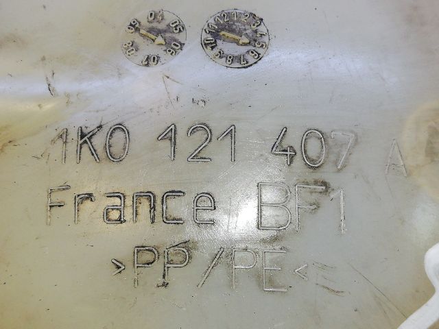 bontott VW PASSAT B6 Kiegyenlítő Tartály