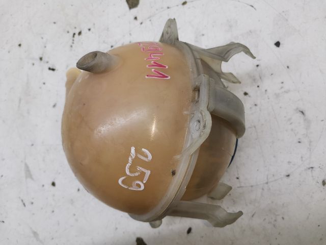 bontott VW PASSAT B6 Kiegyenlítő Tartály