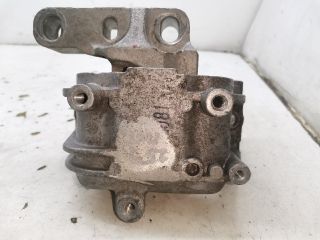 bontott VW PASSAT B6 Motor Tartó Bak Jobb