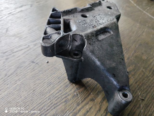 bontott VW PASSAT B6 Motor Tartó Bak (Fém)