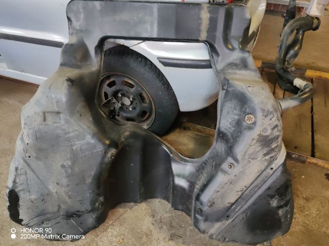bontott VW PASSAT B6 Tank