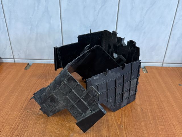 bontott VW PASSAT B6 Akkumulátor Fedél