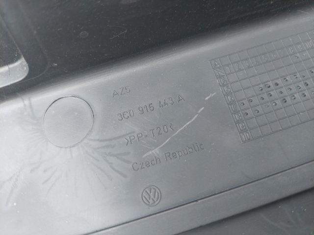 bontott VW PASSAT B6 Akkumulátor Fedél