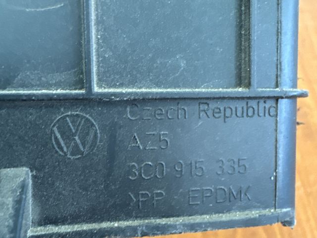 bontott VW PASSAT B6 Akkumulátor Fedél