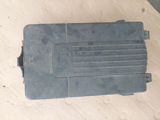 bontott VW PASSAT B6 Akkumulátor Fedél