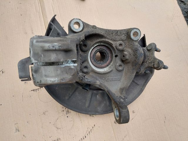 bontott VW PASSAT B6 Bal első Csonkállvány Kerékaggyal