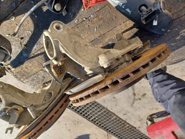 bontott VW PASSAT B6 Bal első Csonkállvány