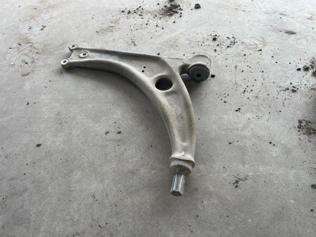 bontott VW PASSAT B6 Bal első Lengőkar