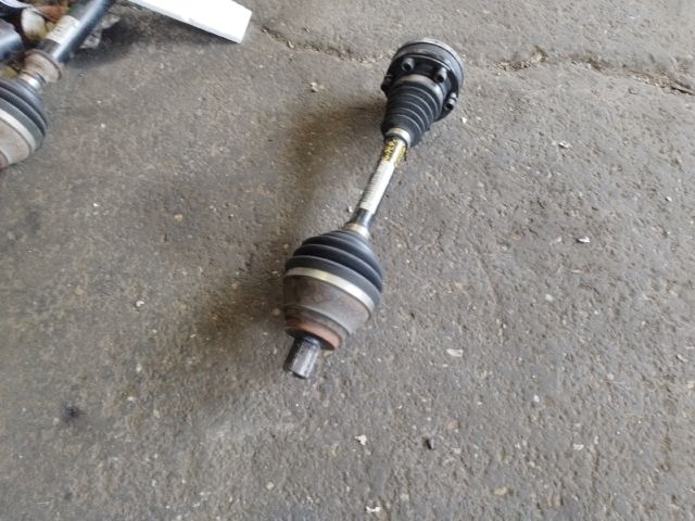 bontott VW PASSAT B6 Bal Féltengely