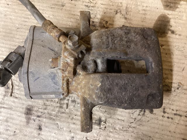 bontott VW PASSAT B6 Bal hátsó Féknyereg Munkahengerrel