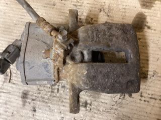 bontott VW PASSAT B6 Bal hátsó Féknyereg Munkahengerrel