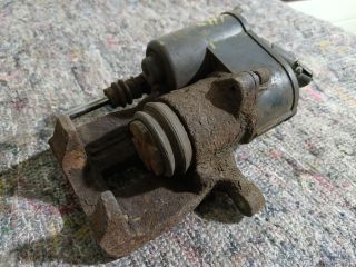 bontott VW PASSAT B6 Bal hátsó Féknyereg Munkahengerrel