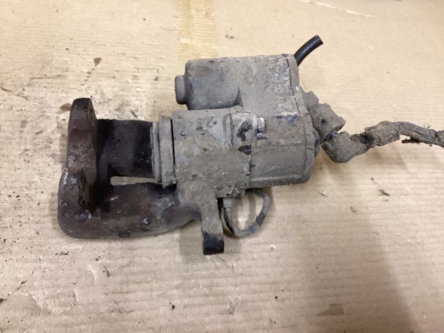 bontott VW PASSAT B6 Bal hátsó Féknyereg Munkahengerrel