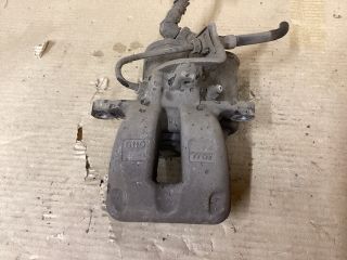 bontott VW PASSAT B6 Bal hátsó Féknyereg Munkahengerrel