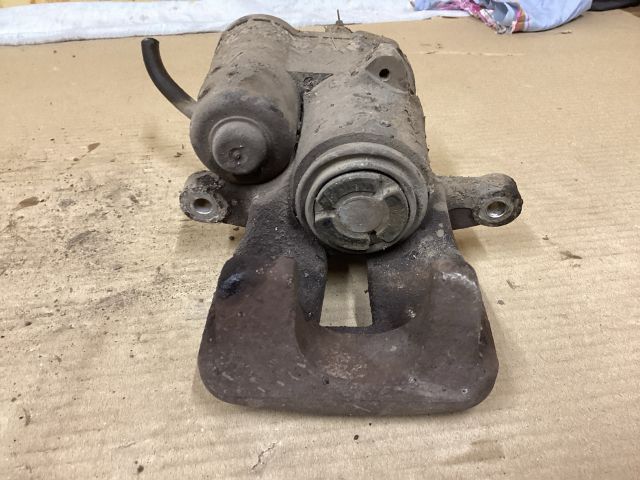 bontott VW PASSAT B6 Bal hátsó Féknyereg Munkahengerrel