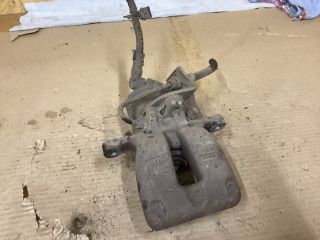 bontott VW PASSAT B6 Bal hátsó Féknyereg Munkahengerrel